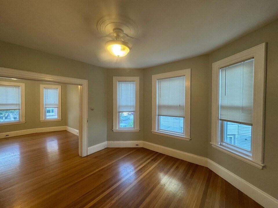 106 Highland Ave, Unit 2 in Somerville, MA - Building Photo