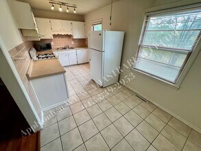 727 N Chestnut St in Olathe, KS - Building Photo - Building Photo