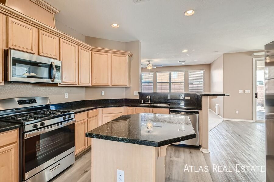 7198 Clear Range Ave in Las Vegas, NV - Building Photo