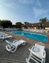 24 River Rd in Clifton, NJ - Building Photo - Building Photo