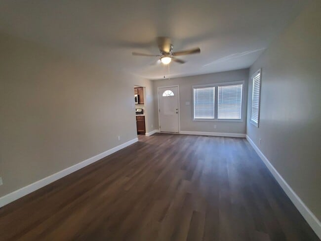 1208 Hillsboro St in Fayetteville, NC - Building Photo - Building Photo