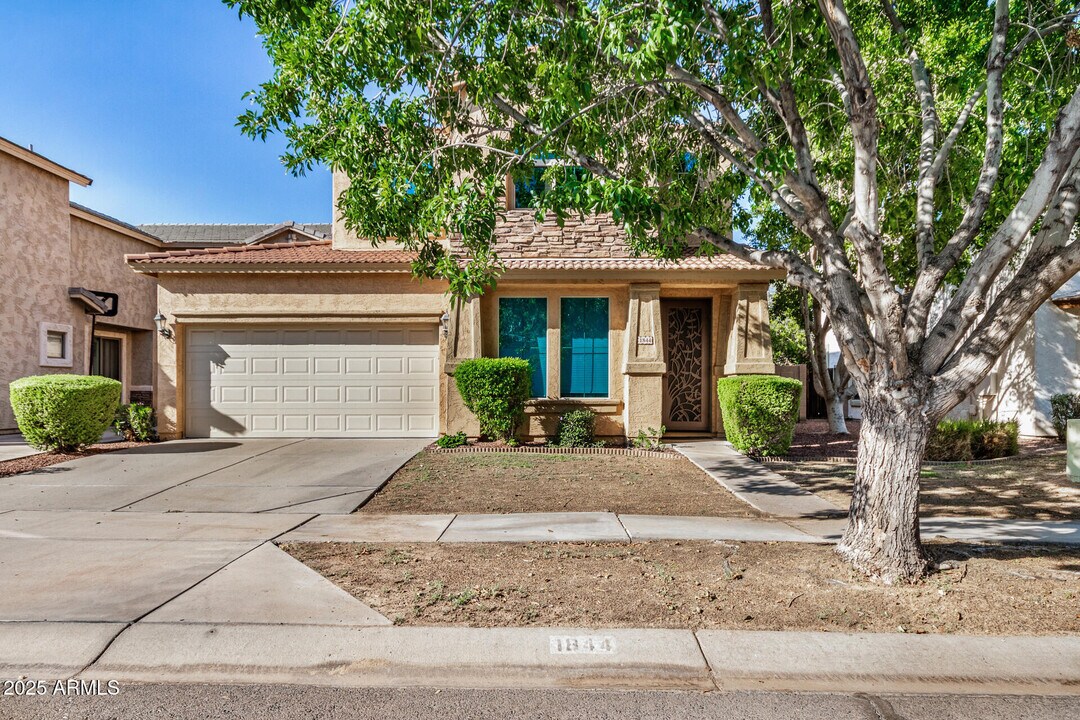 1844 E Dunbar Dr in Phoenix, AZ - Building Photo