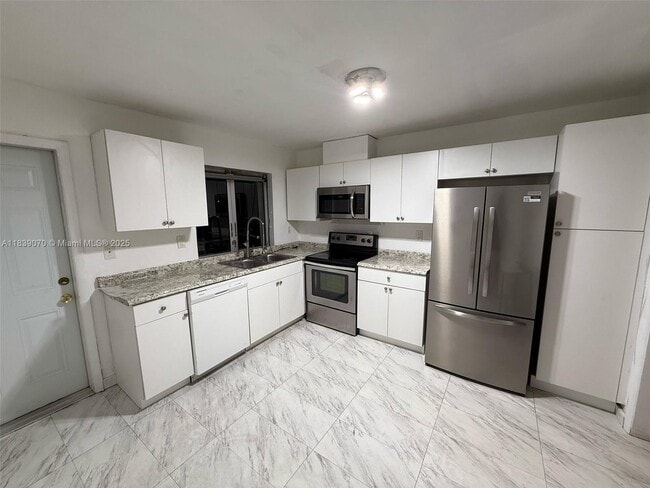 301 186th St in Sunny Isles Beach, FL - Building Photo - Building Photo