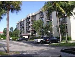 2771 Riverside Dr in Coral Springs, FL - Foto de edificio
