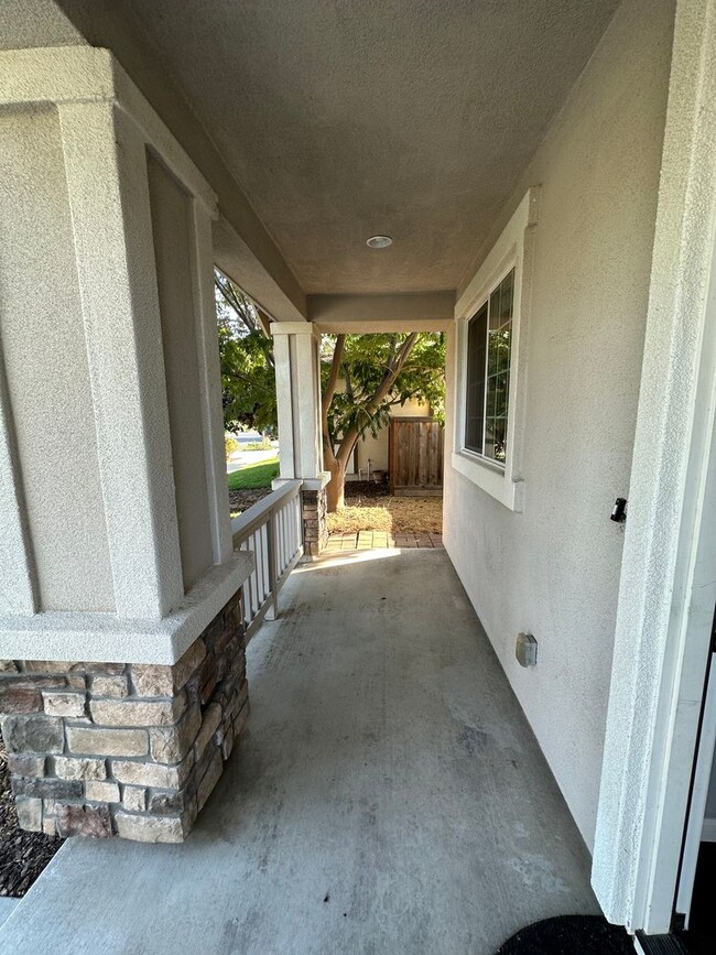 3247 Tinker Creek Way in Chico, CA - Building Photo - Building Photo