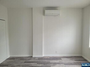 90 Centre St in Nutley, NJ - Building Photo - Building Photo