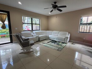 9855 NW 89th Terrace in Doral, FL - Building Photo - Building Photo