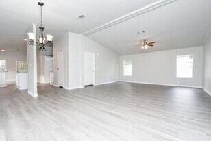 12858 Roy Harris Loop in Conroe, TX - Building Photo