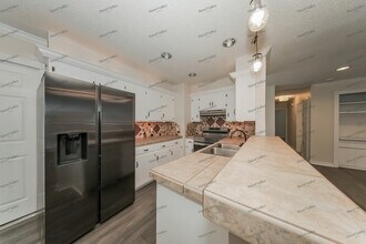 512 Annawood Dr in Yukon, OK - Building Photo - Building Photo