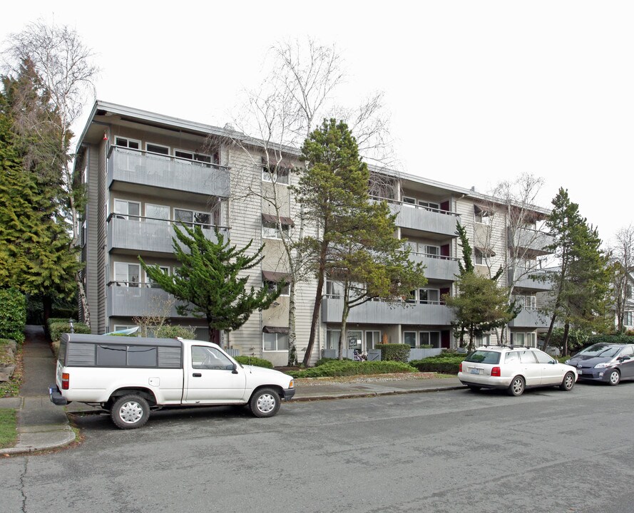 Elizabeth Apartments in Seattle, WA - Building Photo