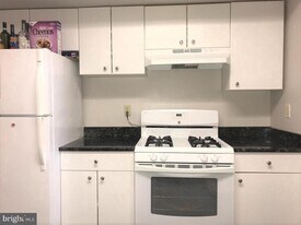 2068 Royal Fern Ct in Reston, VA - Building Photo