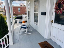 220 South St in Oyster Bay, NY - Building Photo