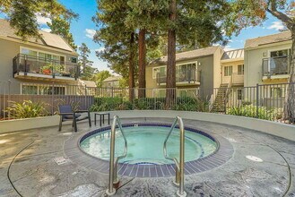 Boulevard in Fremont, CA - Foto de edificio - Building Photo