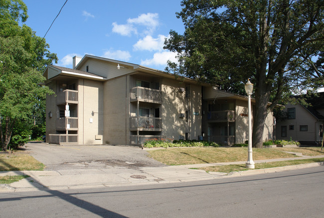 Beal Street Apartments in East Lansing, MI - Building Photo - Building Photo