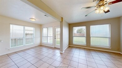 915 Bougainvillea St in College Station, TX - Building Photo - Building Photo