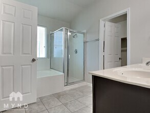 359 Langely in Kyle, TX - Foto de edificio - Building Photo