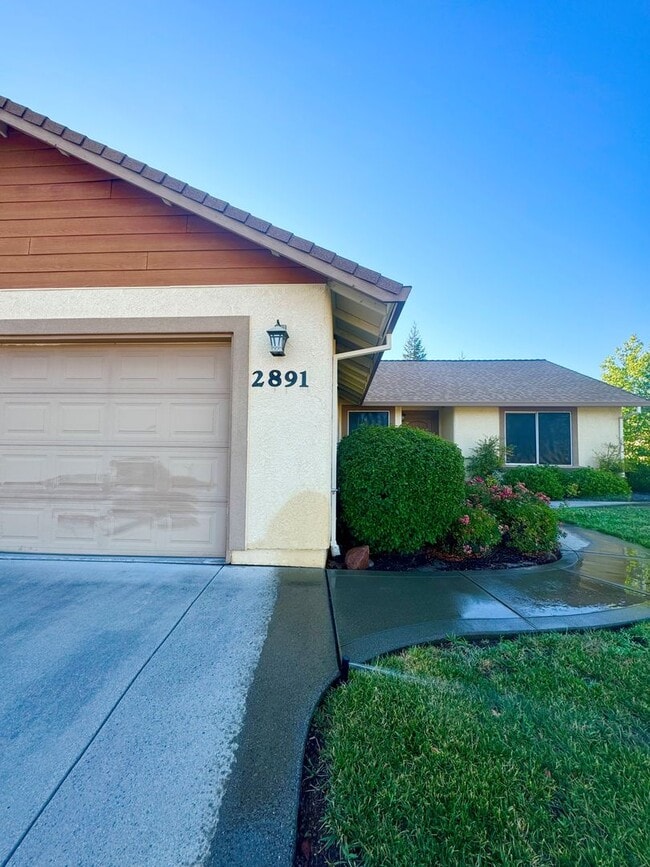 2891 Chaucer Way in Shasta Lake, CA - Building Photo - Building Photo