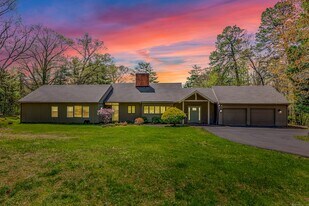 23 Vine Hill Rd, Unit 120 in Farmington, CT - Building Photo