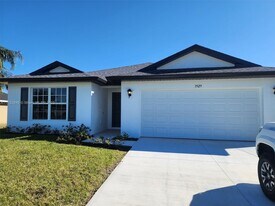 3529 NE 20th Pl in Cape Coral, FL - Building Photo
