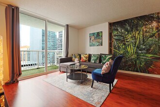 1200 Brickell Bay Dr in Miami, FL - Building Photo - Building Photo