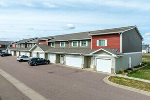 Jackson Heights Apartments & Townhomes in Harrisburg, SD - Building Photo