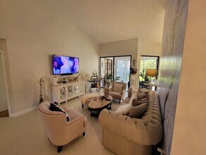 5290 Europa Dr-Unit -F in Boynton Beach, FL - Building Photo - Building Photo