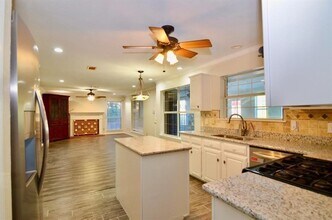 1114 Knoll Crest Ct in Sugar Land, TX - Building Photo - Building Photo