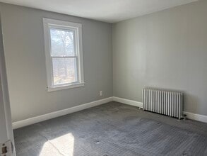 85 Perry St, Unit Apt A in Unionville, CT - Foto de edificio - Building Photo