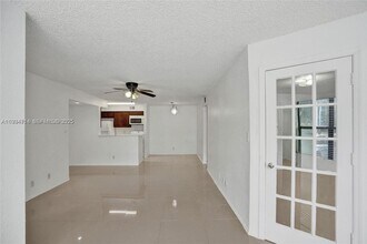 2946 S University Dr in Davie, FL - Building Photo - Building Photo