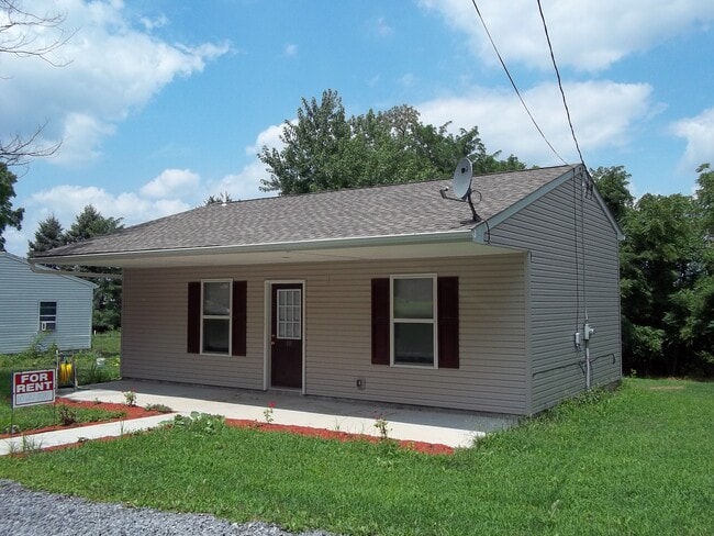 10 Locust Ln in Fleetwood, PA - Building Photo - Building Photo