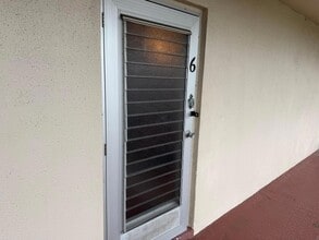 502 Davis Rd, Unit 6 in Palm Springs, FL - Building Photo - Building Photo