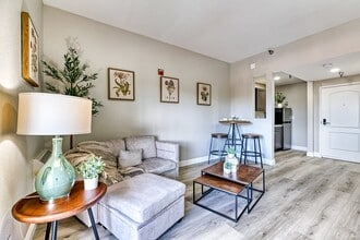 Altura Villas - 55+ Senior Apartments in Vista, CA - Foto de edificio - Building Photo