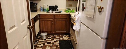 375 Glendale Ave in Bridgeport, CT - Building Photo - Building Photo