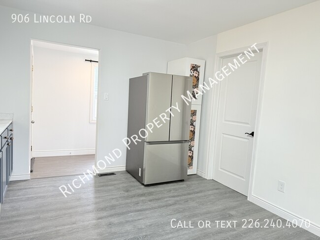 906 Lincoln Rd in Windsor, ON - Building Photo - Building Photo