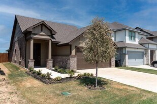 572 Ruthye Ln in Pilot Point, TX - Building Photo