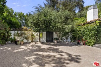 9559 Sherwood Forest Ln in Beverly Hills, CA - Building Photo - Building Photo