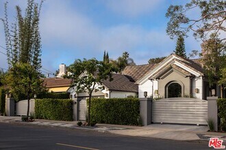 210 S Westgate Ave in Los Angeles, CA - Building Photo - Building Photo