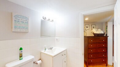 1029 Beacon St in Brookline, MA - Building Photo - Building Photo
