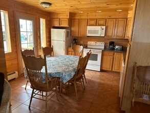 2 Traynor St in Old Orchard Beach, ME - Foto de edificio - Building Photo