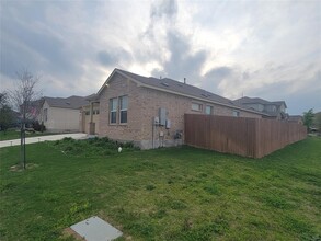 9113 Daisy Cutter Crossing in Georgetown, TX - Foto de edificio - Building Photo