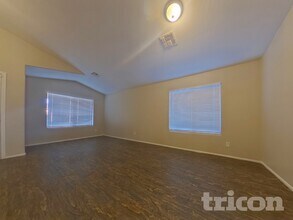 10343 West Odeum Ln in Tolleson, AZ - Foto de edificio - Building Photo