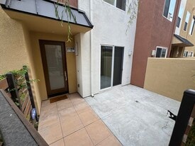 1578 W Artesia Sq in Gardena, CA - Building Photo