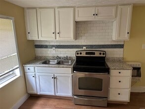 1134 Oak St in Montgomery, AL - Building Photo - Building Photo