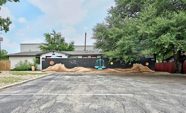4802 W Wind Trail in Austin, TX - Building Photo - Building Photo