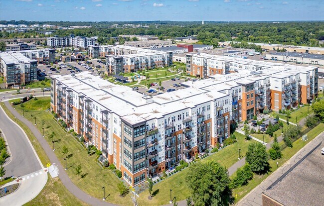 Harbor at Twin Lakes 55+ Apartments in Roseville, MN - Building Photo - Building Photo