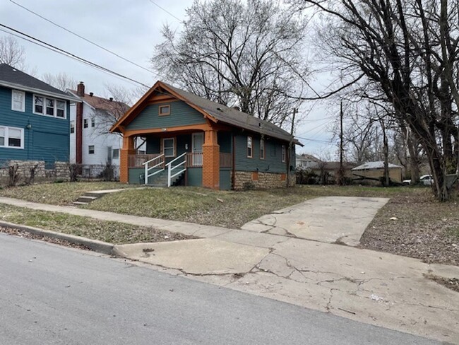 3011 E 37th St in Kansas City, MO - Building Photo - Building Photo