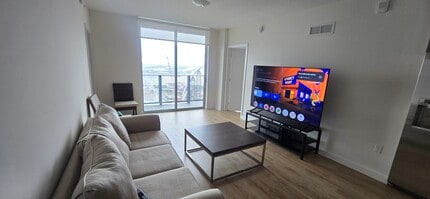 60 NE 14th St in Miami, FL - Foto de edificio - Building Photo