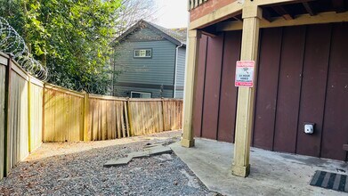 13710 Burke Ave N in Seattle, WA - Building Photo - Building Photo