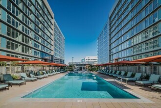 Century Towers in San Jose, CA - Foto de edificio - Building Photo