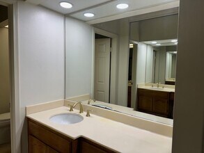 5895 Friars Rd, Unit Shari in San Diego, CA - Building Photo - Building Photo